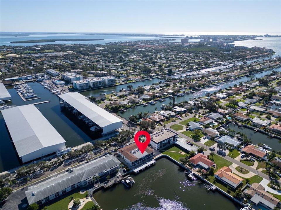 For Sale: $309,999 (2 beds, 2 baths, 1035 Square Feet)