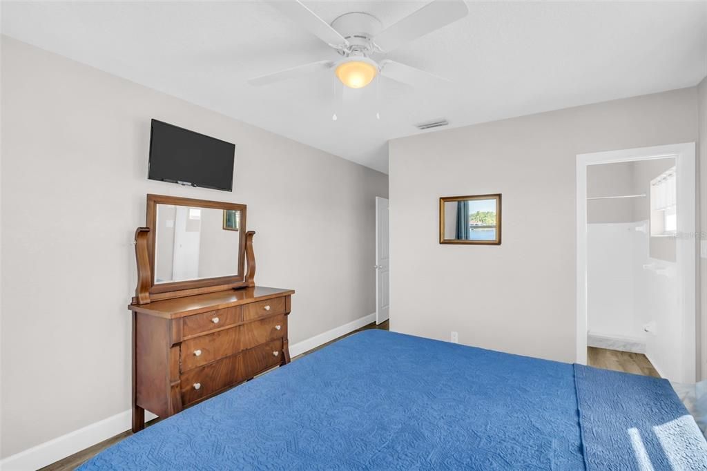 For Sale: $309,999 (2 beds, 2 baths, 1035 Square Feet)