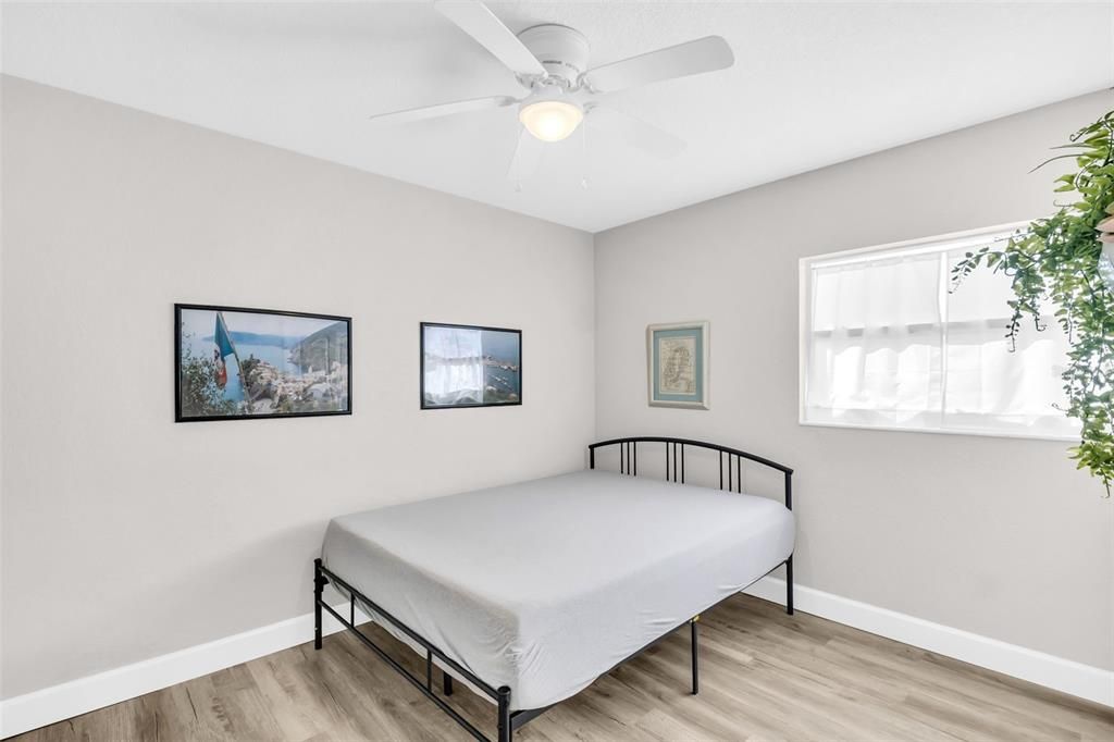 For Sale: $309,999 (2 beds, 2 baths, 1035 Square Feet)