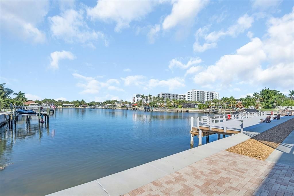 For Sale: $309,999 (2 beds, 2 baths, 1035 Square Feet)