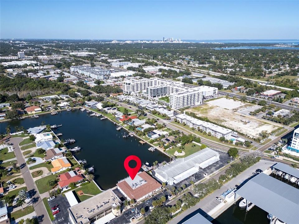 For Sale: $309,999 (2 beds, 2 baths, 1035 Square Feet)