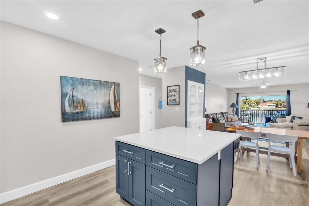 For Sale: $309,999 (2 beds, 2 baths, 1035 Square Feet)