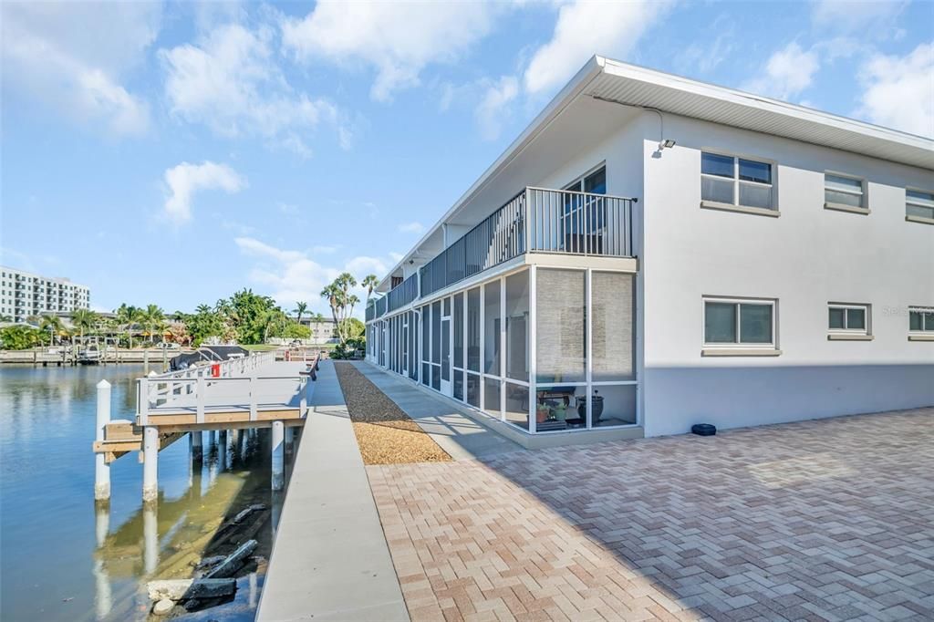 For Sale: $309,999 (2 beds, 2 baths, 1035 Square Feet)