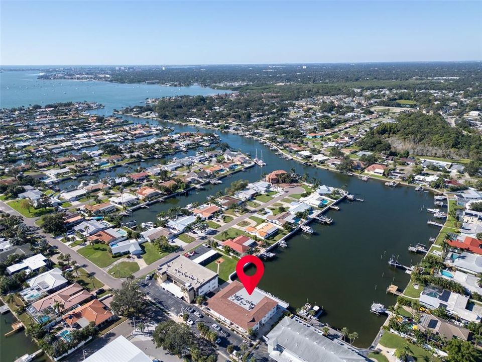 For Sale: $309,999 (2 beds, 2 baths, 1035 Square Feet)