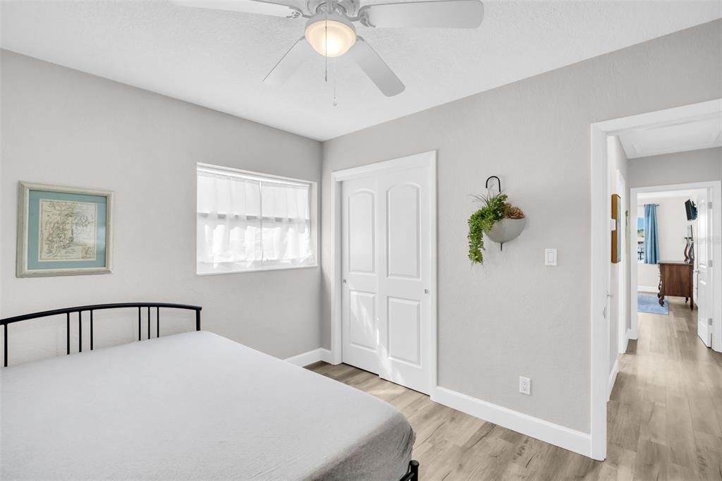 For Sale: $309,999 (2 beds, 2 baths, 1035 Square Feet)