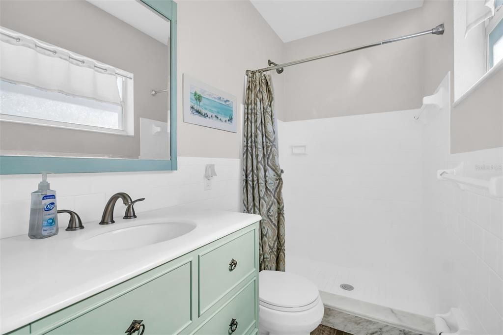 For Sale: $309,999 (2 beds, 2 baths, 1035 Square Feet)