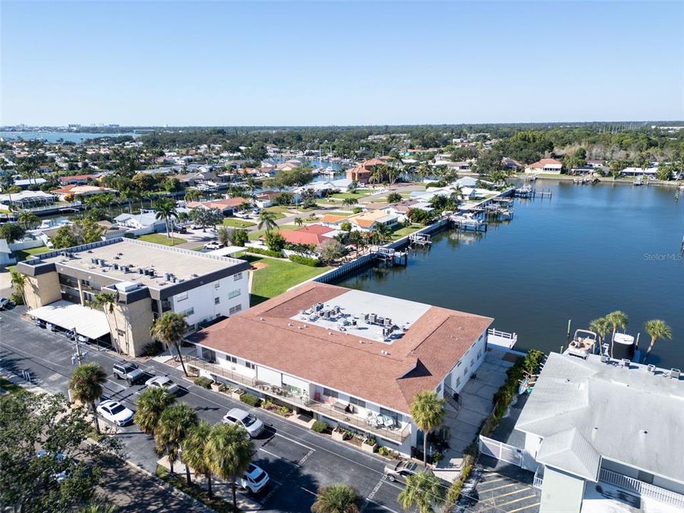 For Sale: $309,999 (2 beds, 2 baths, 1035 Square Feet)