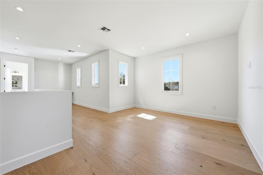 Active With Contract: $1,550,000 (5 beds, 4 baths, 3212 Square Feet)