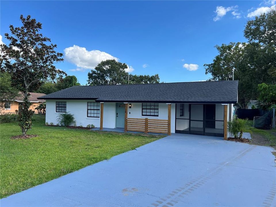 Под контрактом: $319,900 (3 спален, 2 ванн, 1107 Квадратных фут)