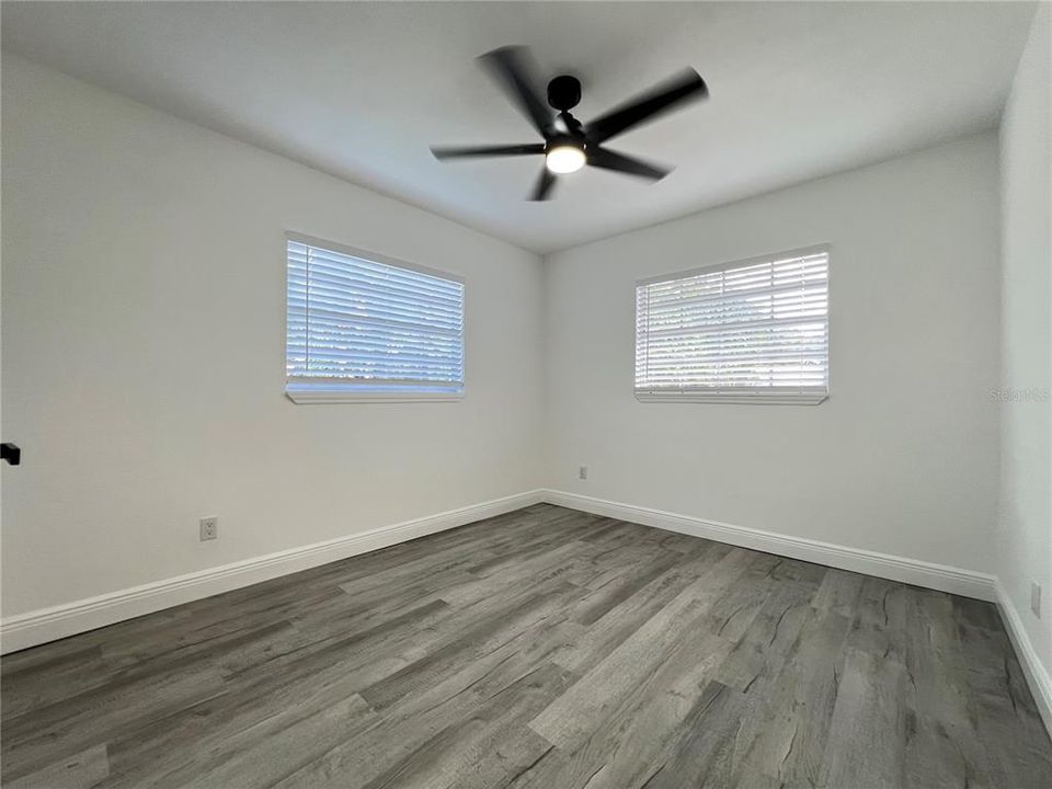 Под контрактом: $319,900 (3 спален, 2 ванн, 1107 Квадратных фут)