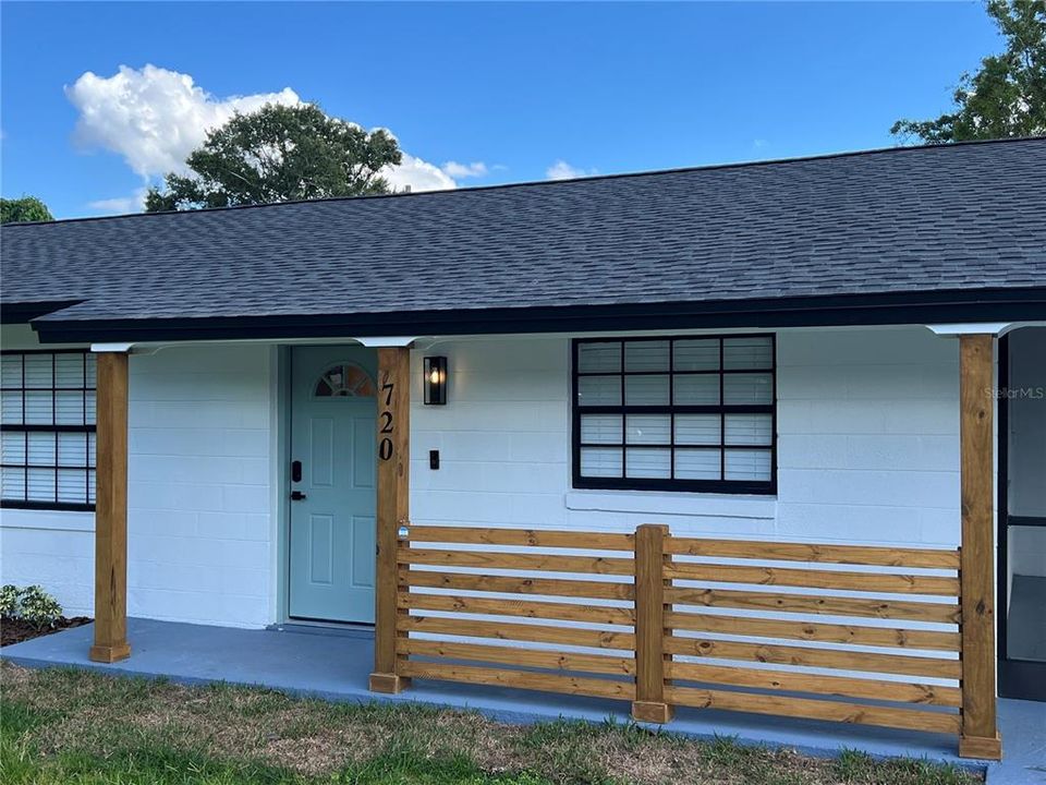 Под контрактом: $319,900 (3 спален, 2 ванн, 1107 Квадратных фут)