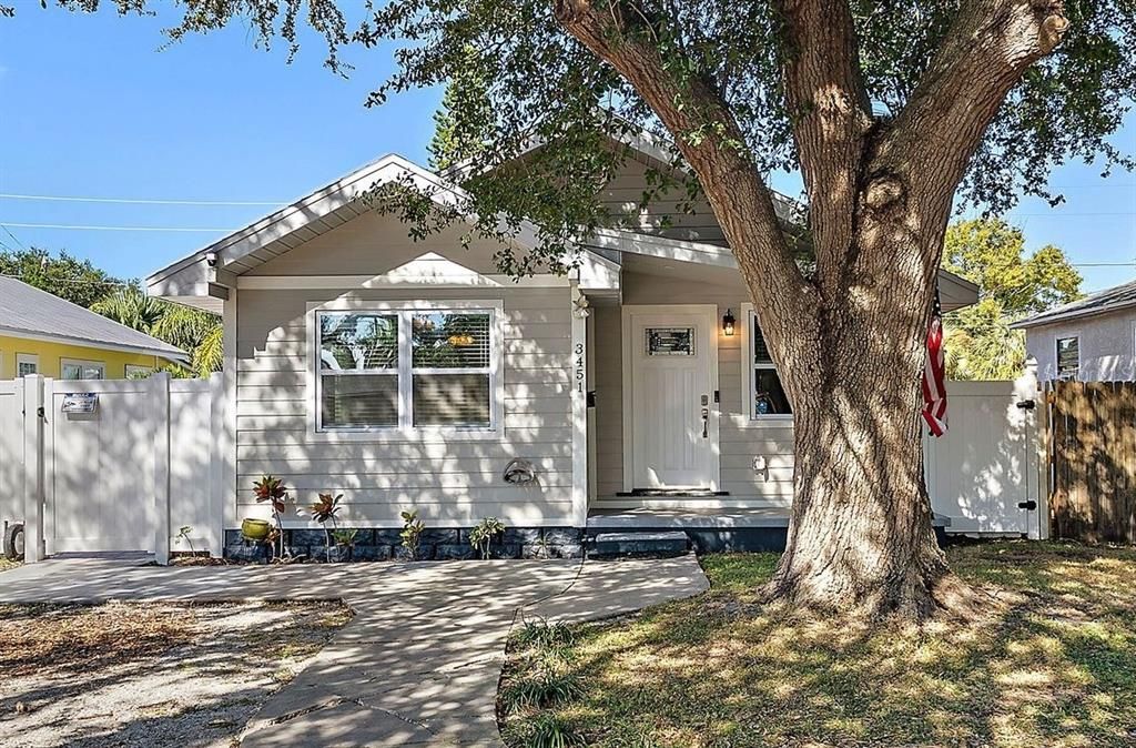 出租: $2,395 (2 贝兹, 1 浴室, 912 平方英尺)