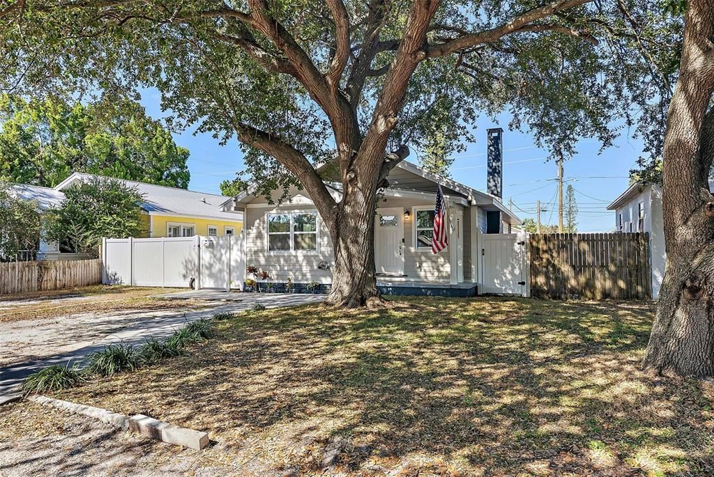 出租: $2,395 (2 贝兹, 1 浴室, 912 平方英尺)