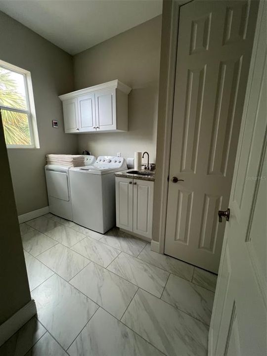 En Venta: $485,000 (3 camas, 2 baños, 2259 Pies cuadrados)