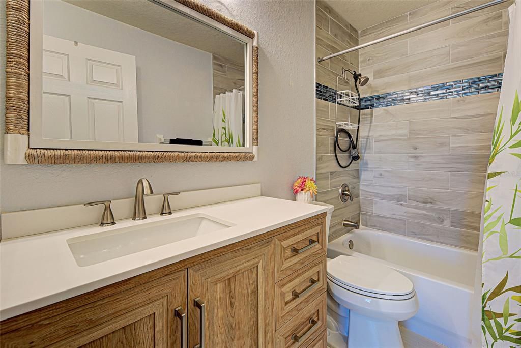 Active With Contract: $239,900 (2 beds, 2 baths, 937 Square Feet)