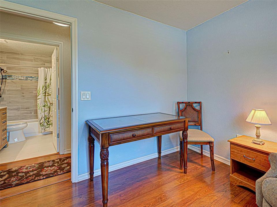 Active With Contract: $239,900 (2 beds, 2 baths, 937 Square Feet)