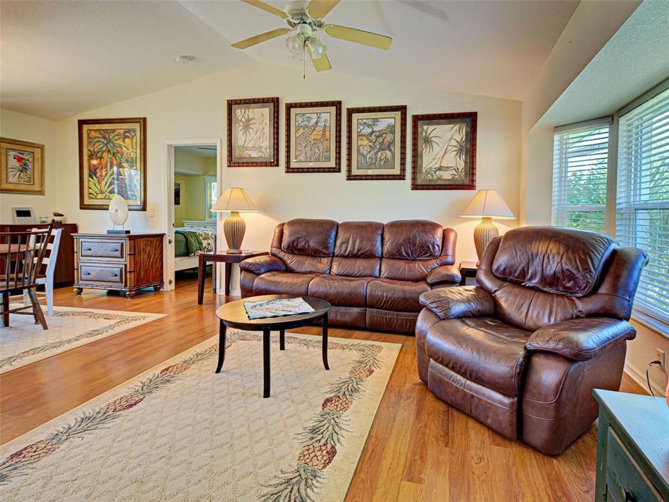 Active With Contract: $239,900 (2 beds, 2 baths, 937 Square Feet)