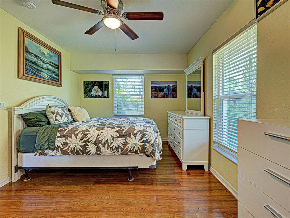 Active With Contract: $239,900 (2 beds, 2 baths, 937 Square Feet)