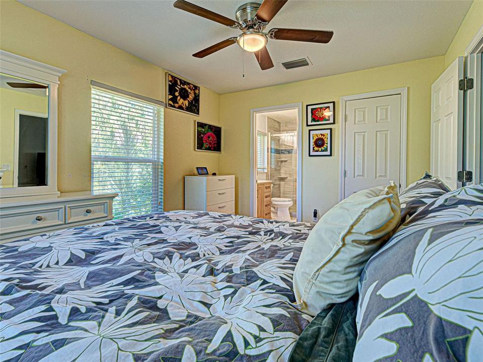 Active With Contract: $239,900 (2 beds, 2 baths, 937 Square Feet)