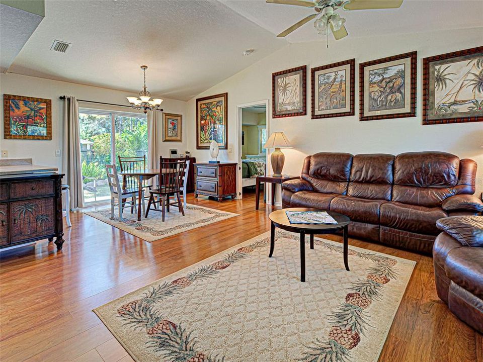 Active With Contract: $239,900 (2 beds, 2 baths, 937 Square Feet)