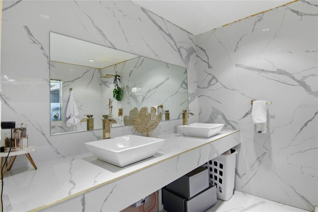 For Sale: $476,900 (5 beds, 3 baths, 2018 Square Feet)