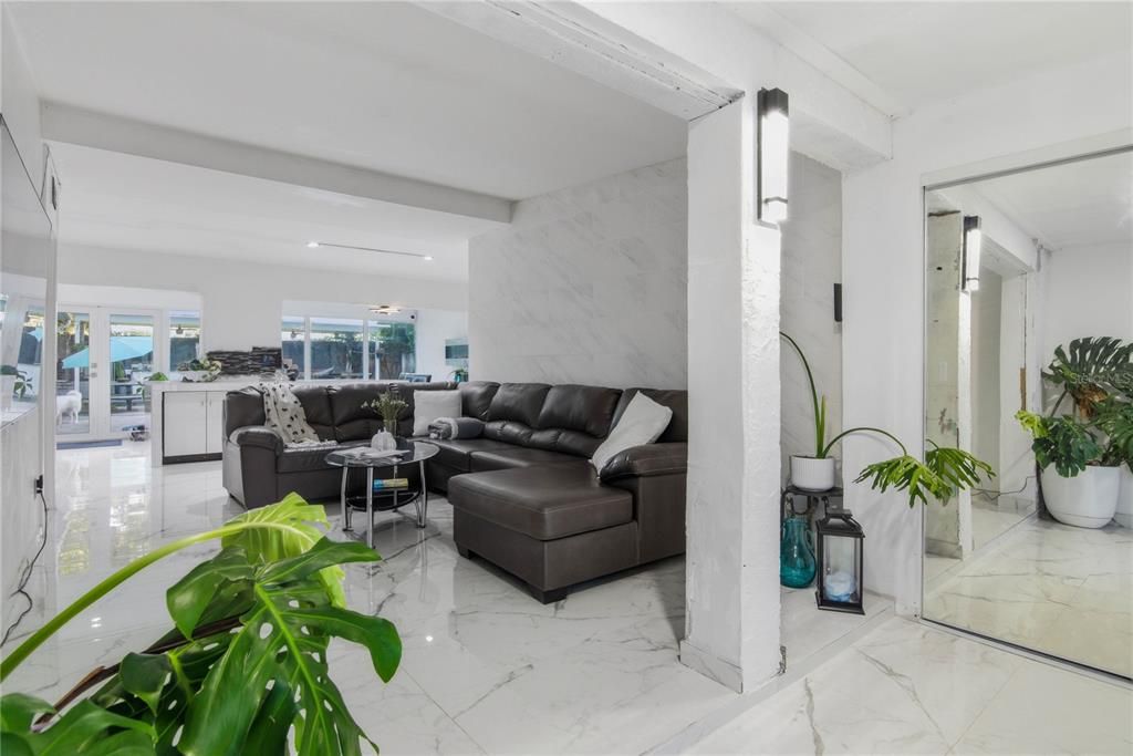 For Sale: $476,900 (5 beds, 3 baths, 2018 Square Feet)