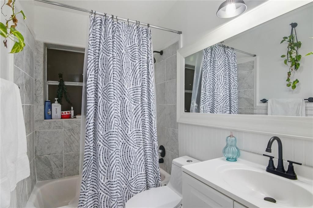 For Sale: $476,900 (5 beds, 3 baths, 2018 Square Feet)