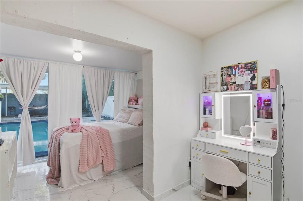 For Sale: $476,900 (5 beds, 3 baths, 2018 Square Feet)