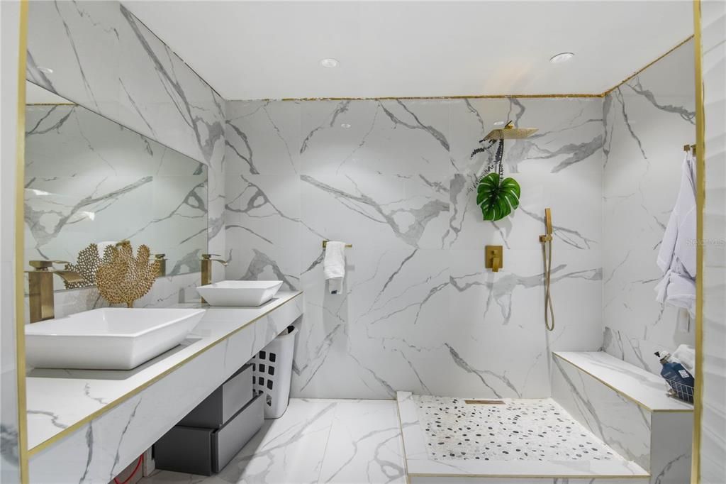 For Sale: $476,900 (5 beds, 3 baths, 2018 Square Feet)