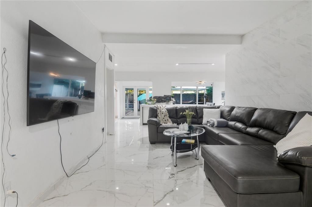 For Sale: $476,900 (5 beds, 3 baths, 2018 Square Feet)