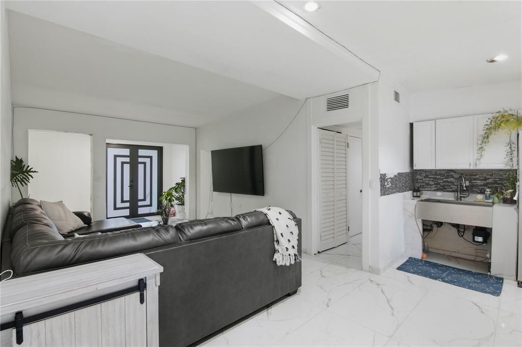 For Sale: $476,900 (5 beds, 3 baths, 2018 Square Feet)