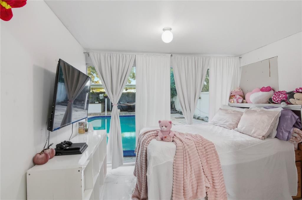 For Sale: $476,900 (5 beds, 3 baths, 2018 Square Feet)