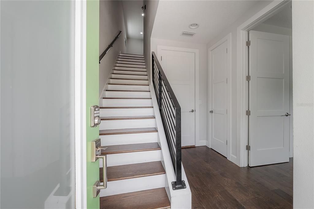 For Sale: $650,000 (3 beds, 3 baths, 2097 Square Feet)