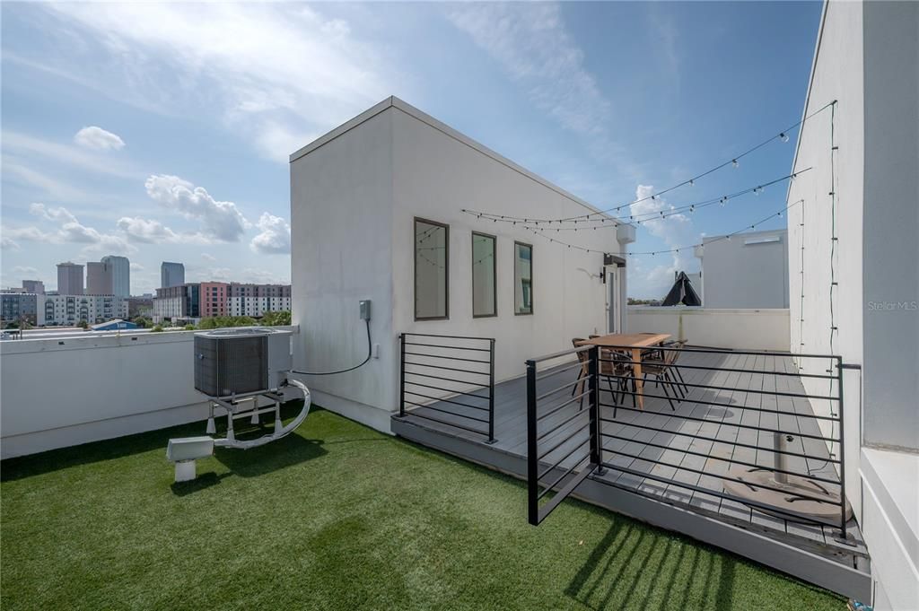 For Sale: $650,000 (3 beds, 3 baths, 2097 Square Feet)