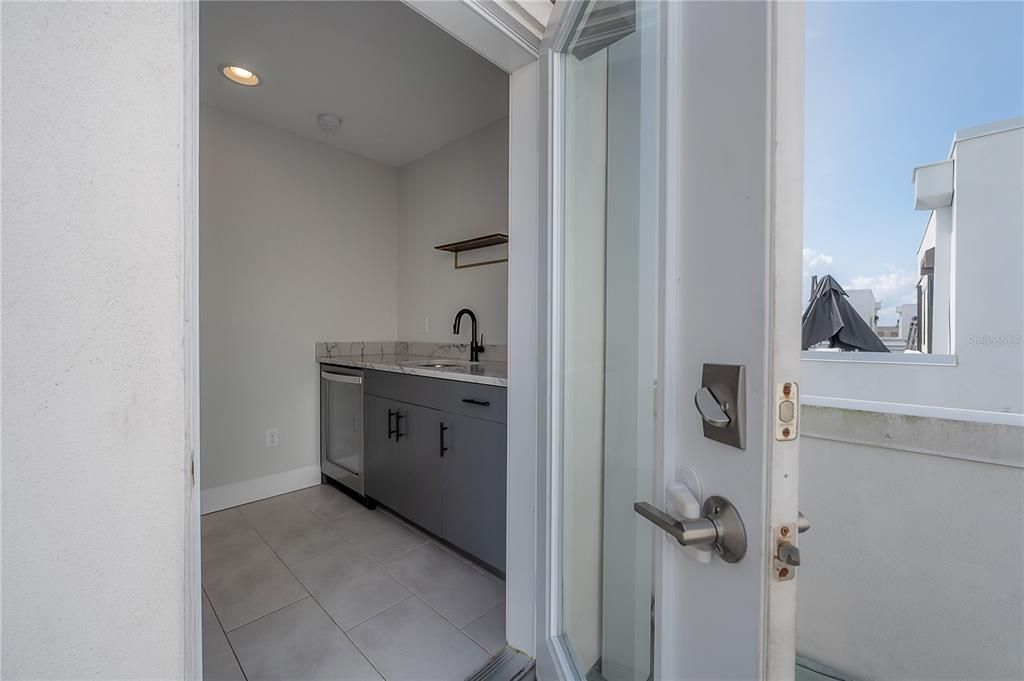 For Sale: $650,000 (3 beds, 3 baths, 2097 Square Feet)