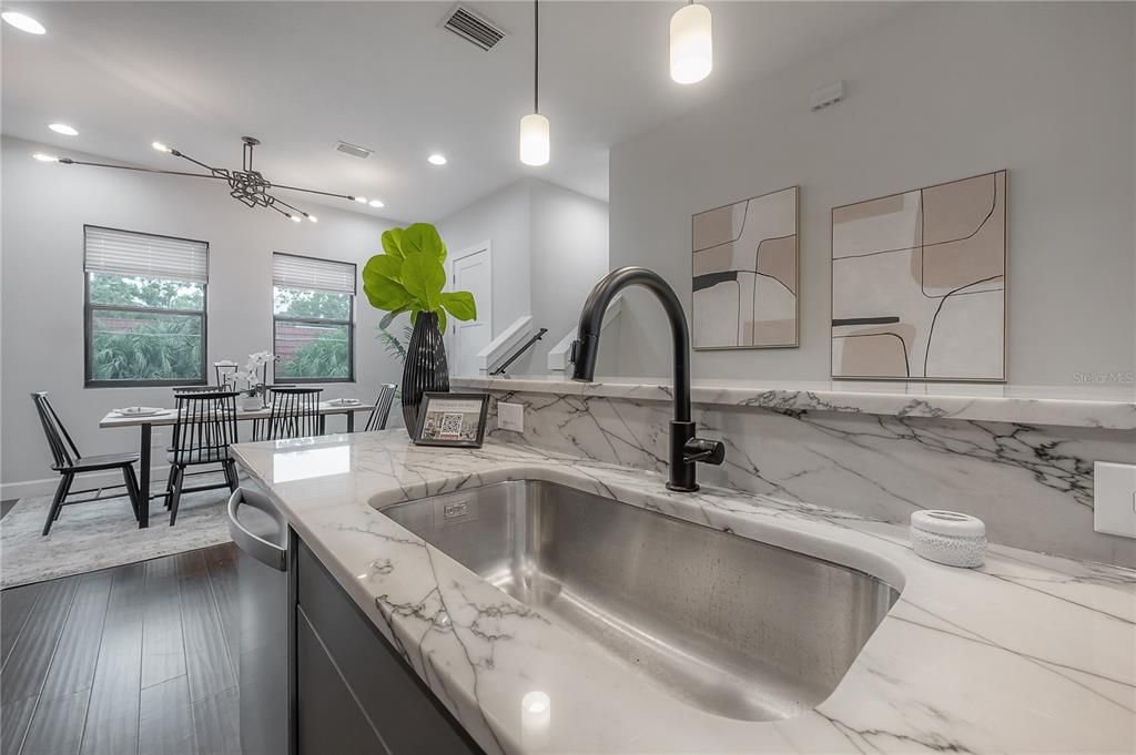 For Sale: $650,000 (3 beds, 3 baths, 2097 Square Feet)