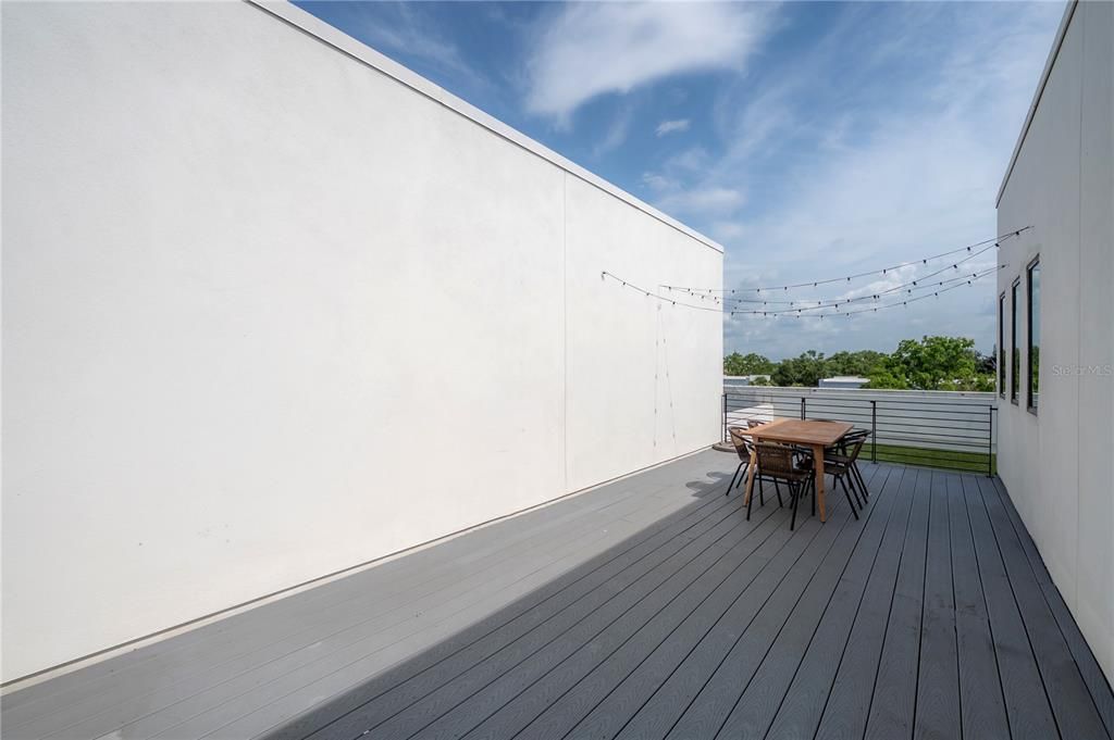 For Sale: $650,000 (3 beds, 3 baths, 2097 Square Feet)