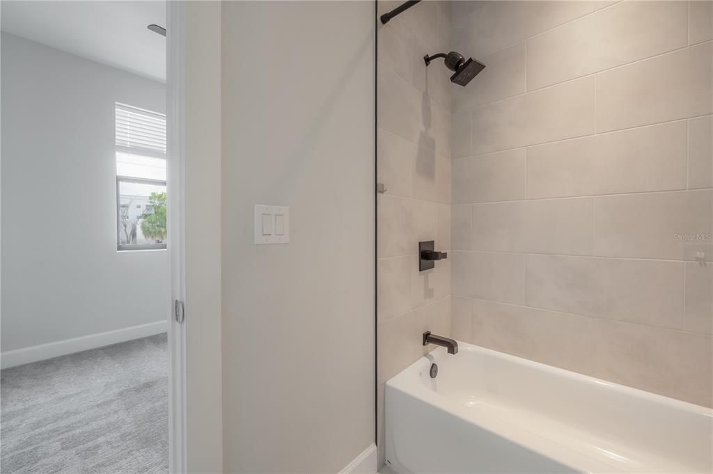 For Sale: $650,000 (3 beds, 3 baths, 2097 Square Feet)