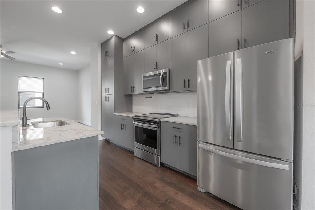 For Sale: $650,000 (3 beds, 3 baths, 2097 Square Feet)