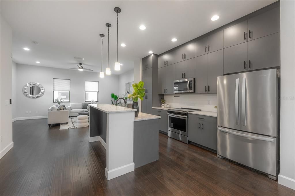 For Sale: $650,000 (3 beds, 3 baths, 2097 Square Feet)