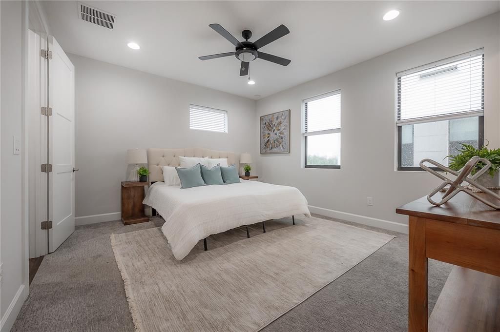 For Sale: $650,000 (3 beds, 3 baths, 2097 Square Feet)