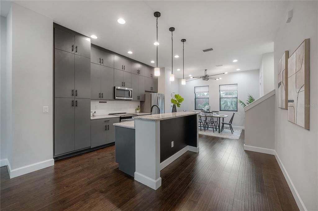 For Sale: $650,000 (3 beds, 3 baths, 2097 Square Feet)