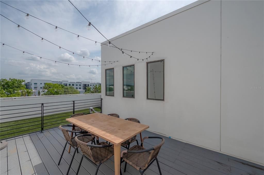 For Sale: $650,000 (3 beds, 3 baths, 2097 Square Feet)
