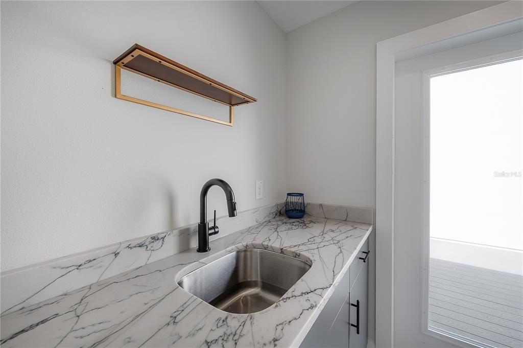 For Sale: $650,000 (3 beds, 3 baths, 2097 Square Feet)