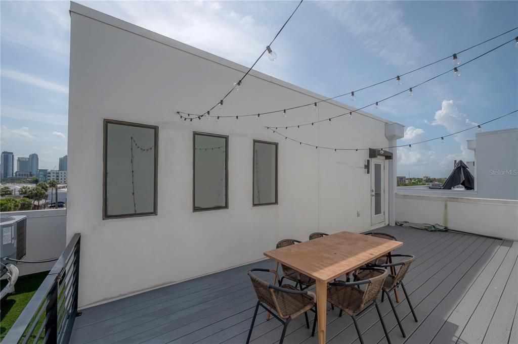 For Sale: $650,000 (3 beds, 3 baths, 2097 Square Feet)