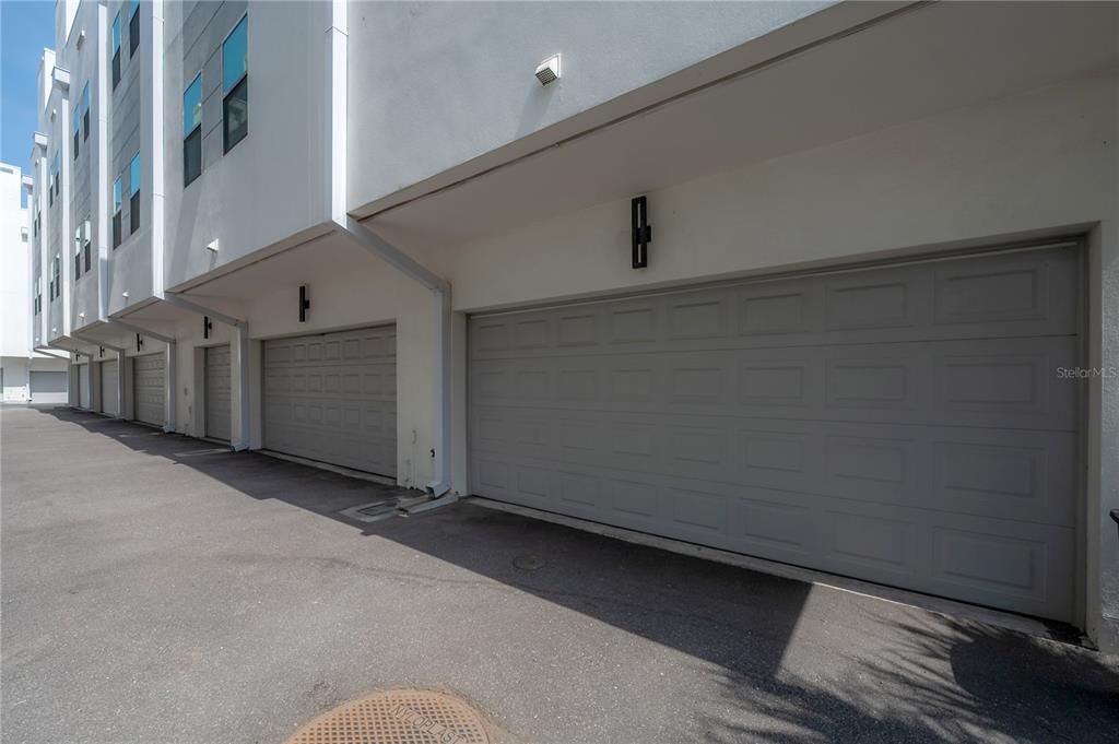 For Sale: $650,000 (3 beds, 3 baths, 2097 Square Feet)