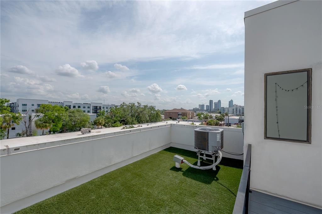 For Sale: $650,000 (3 beds, 3 baths, 2097 Square Feet)