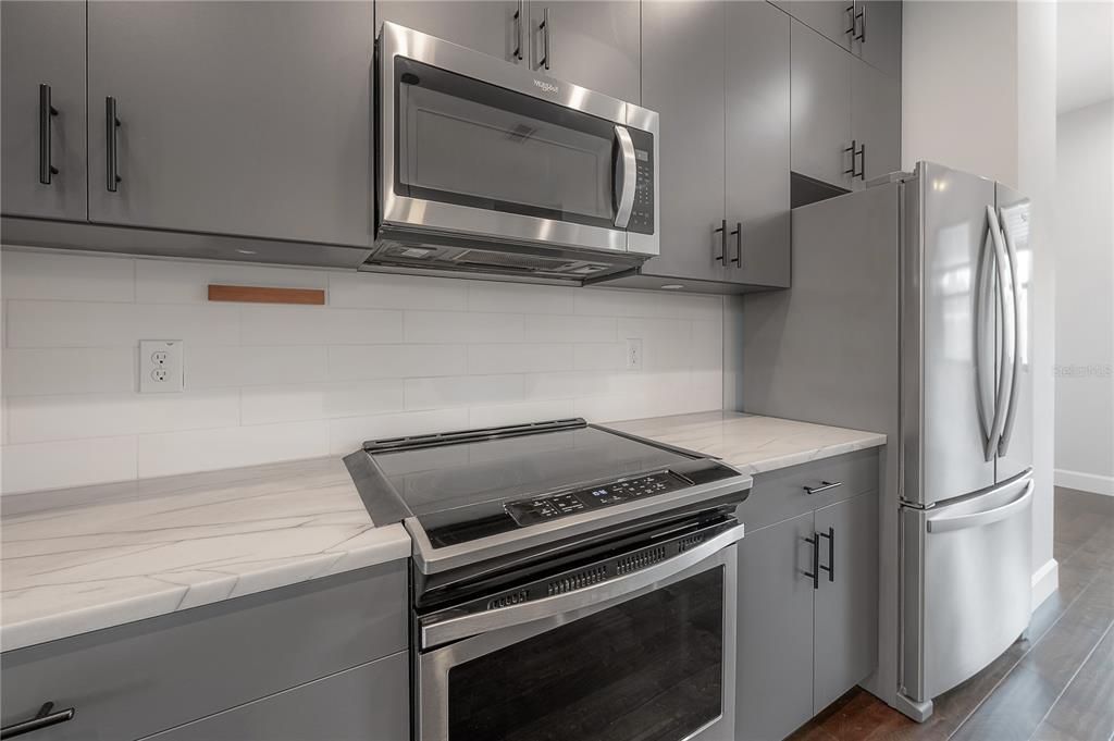 For Sale: $650,000 (3 beds, 3 baths, 2097 Square Feet)