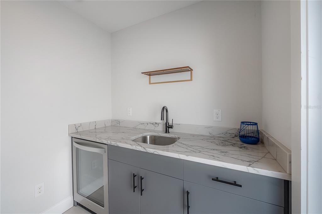 For Sale: $650,000 (3 beds, 3 baths, 2097 Square Feet)