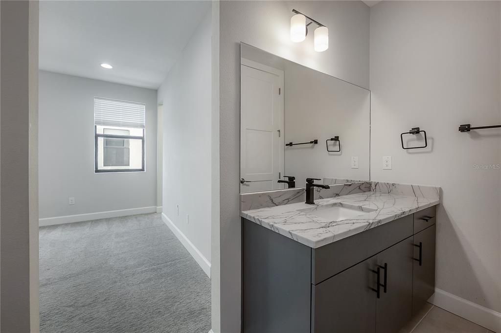 For Sale: $650,000 (3 beds, 3 baths, 2097 Square Feet)